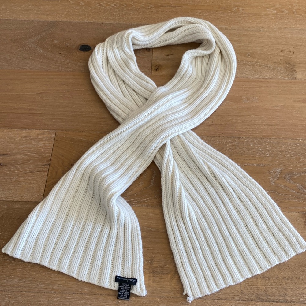MODA International knitted white wide scarf-beautiful! (Victorias Secret)